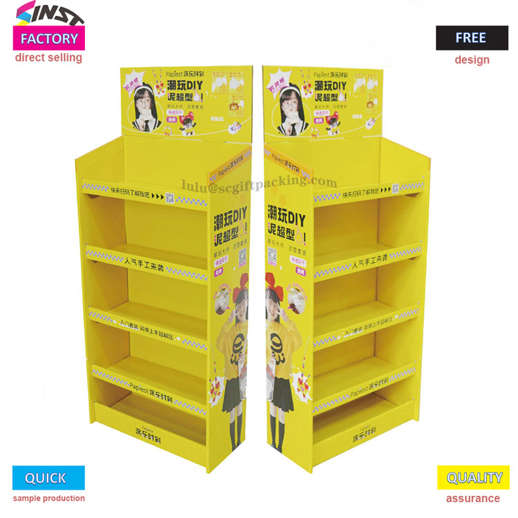 슈퍼마켓의 작은 노란색 판지 진열대에 불이 붙었습니다!